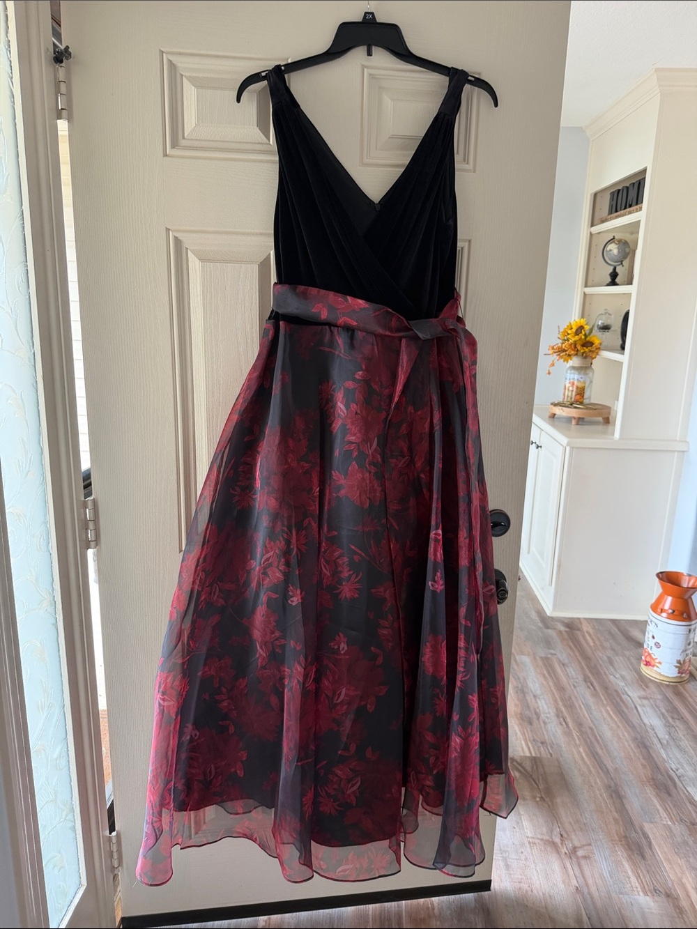 16W Eliza J Black Velvet Bodice with Burgundy Floral Skirt dress